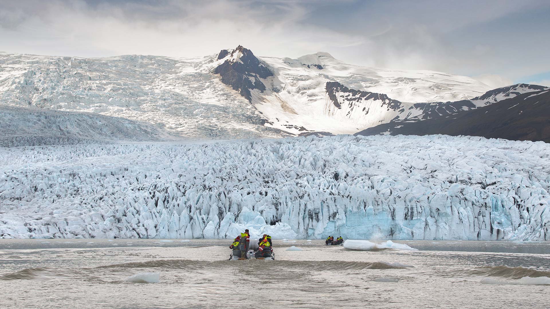 fjallsarlon south iceland glacier lagoon zodiac boat tour